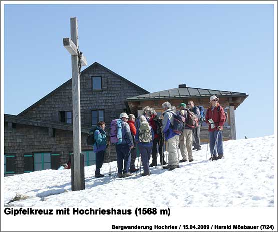 Gipfelkreuz mit Hochrieshaus