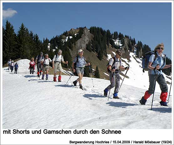 mit Shorts und Gamaschen durch den Schnee