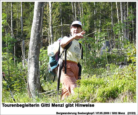 Tourenbegleiterin Gitte Menzl gibt Hinweise