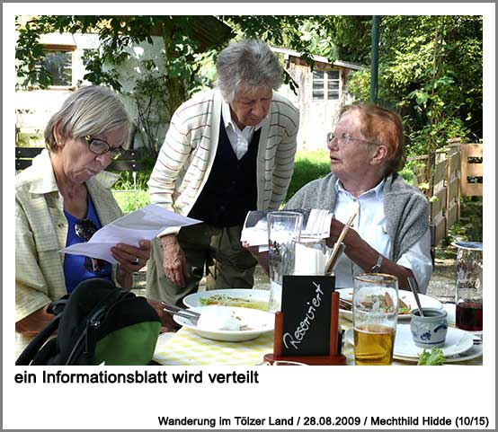 ein Informationsblatt wird verteilt