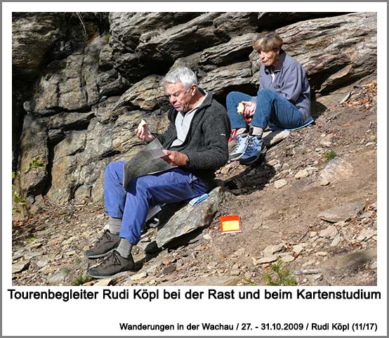 Rudi Köpf bei der Rast und beim Kartenstudium