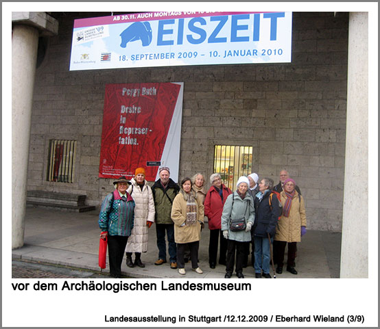 vor dem Archäologischen Landesmuseum