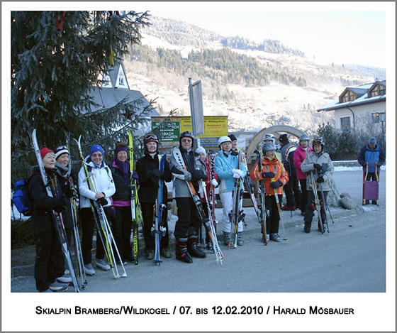 Warten auf den Skibus 