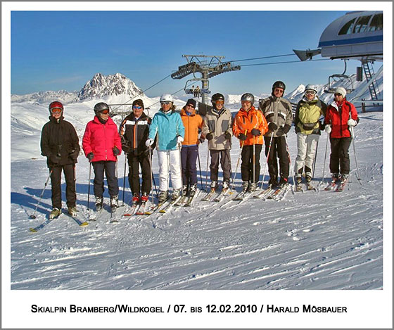 gesamte Gruppe am Pfefferköpfllift im Hintergrund Gr. Rettenstein