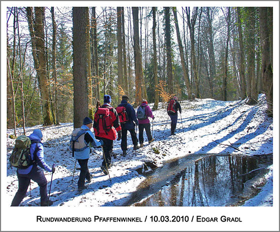 eine kleine Gruppe von 9 Personen