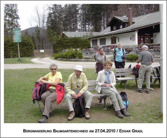 vor dem Wirtshaus Galaun eine Rast