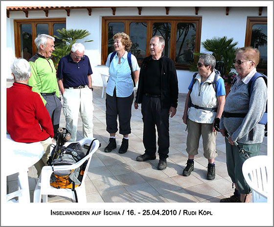 vor dem Hotel - zum Start bereit