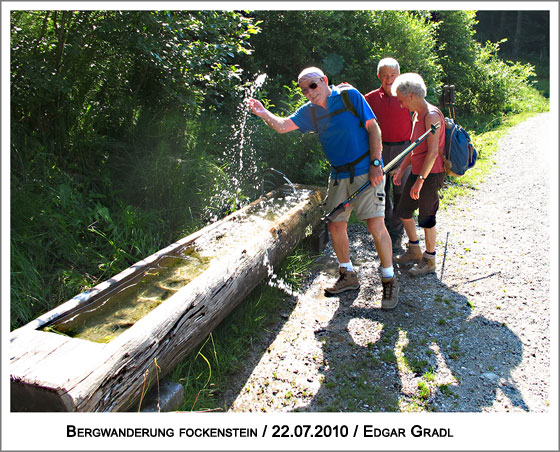 Erfrischung am Wassertrog