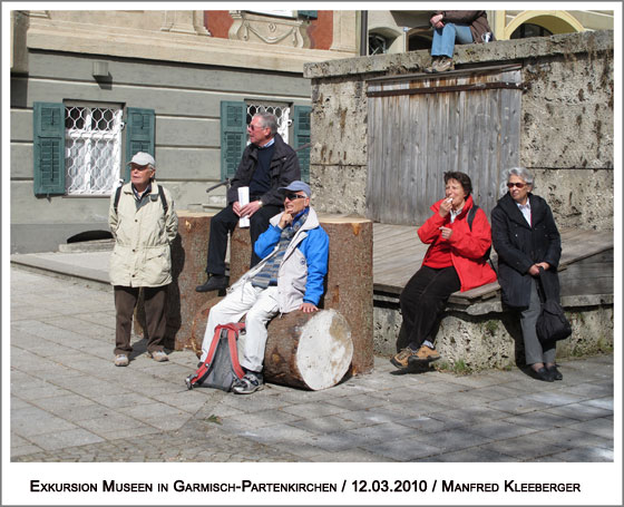 warten auf die letzten Museumsbesucher