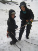 <p>Anke und Dorothee lachen auch trotz Regen noch.</p>