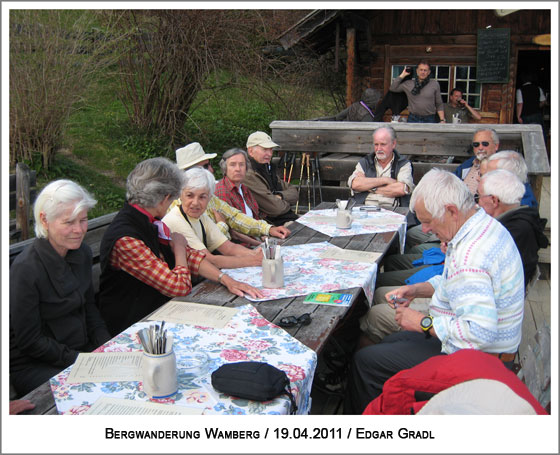 ein langer Tisch war für uns reserviert