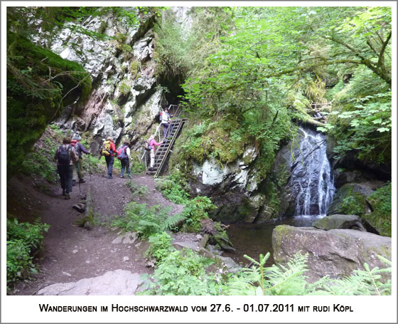 Treppen, Brücken, Wasserfälle in der Klamm