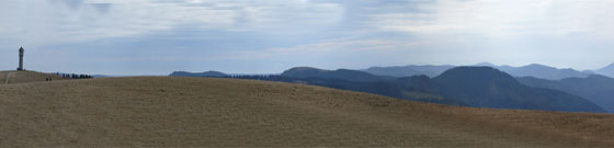 auf dem Feldberg mit schweizer Bergen im Hintergrund