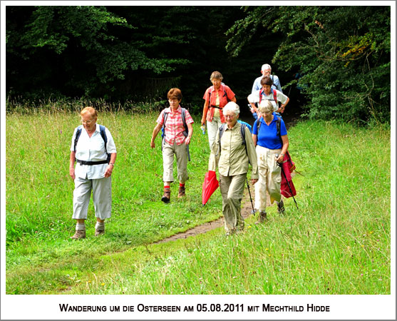 die Wandergruppe bereits ohne Regenschirm