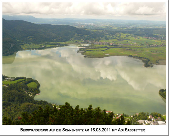 Blick auf den Kochelsee mit Wolkenspiegelung