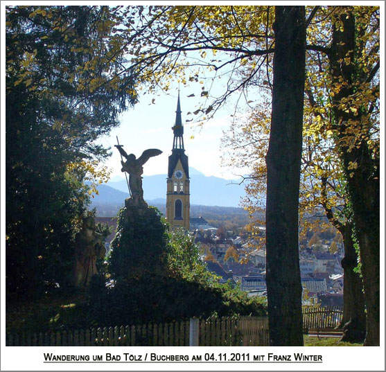 Blick auf den Turm der Stadtpfarrkirche