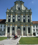 <p>Vor der Klosterkirche F&uuml;rstenfeld</p>