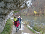 <p>Unter den Felsen am Donauufer</p>