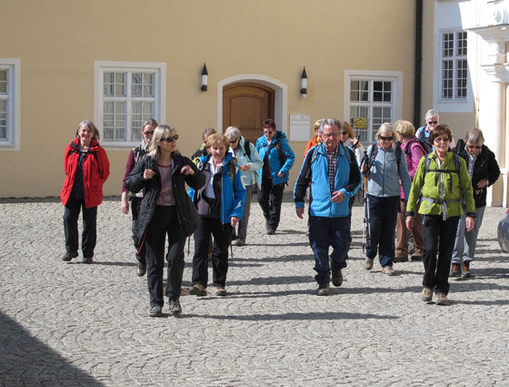 zurück von der Kirchenbesichtigung