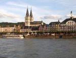 <p>Beginn Schifffahrt Rhein in Flammen mit Blick auf Boppard</p>