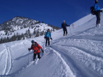 <p>Dann wieder weiter abw&auml;rts im Pulverschnee</p>