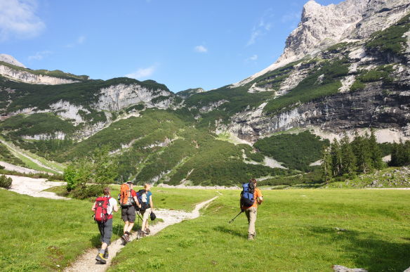 Zugspitztour – Aufstieg von der Reintalangerhütte über den Oberen Anger Richtung Knorrhütte