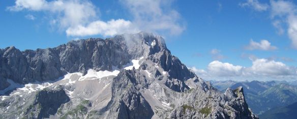 Enjoying the Outlook at Alpspitze towards Höllental & Zugspitze.