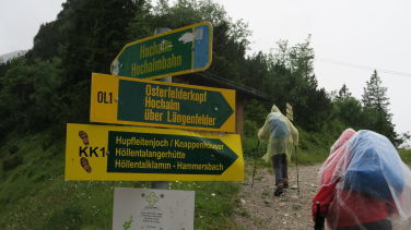 bei Regen begann unsere Tour