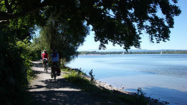 Am Seeuferweg nahe dem Südende des Sees