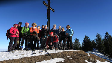 eine zufriedene Wandergruppe