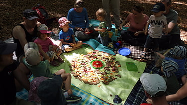 Brotzeit im Wald