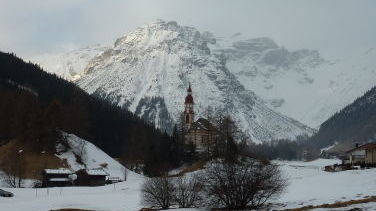 Obernberger Tribulaun mit der Kirche St. Nikolaus