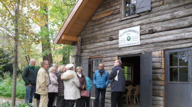 Interessante Wanderer vor der Höllentalangerhütte