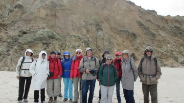 Wandergruppe vor Rotem Kliff