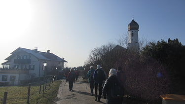 Forsthaus und Kirche