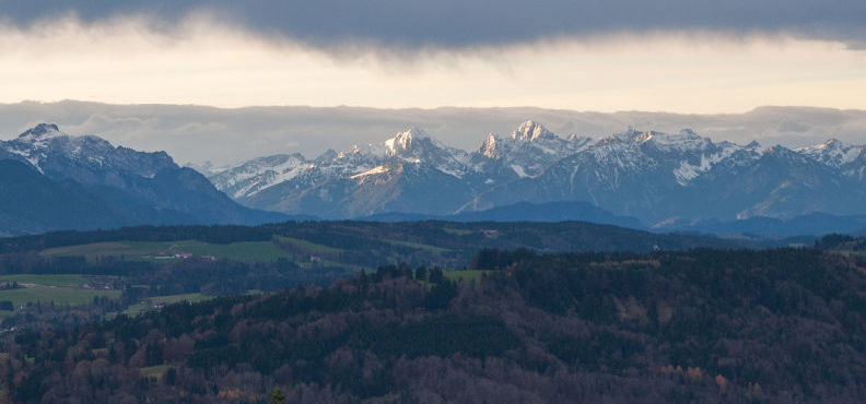 Blick in die Tannheimer Berge zu Gehren- und Köllenspitze