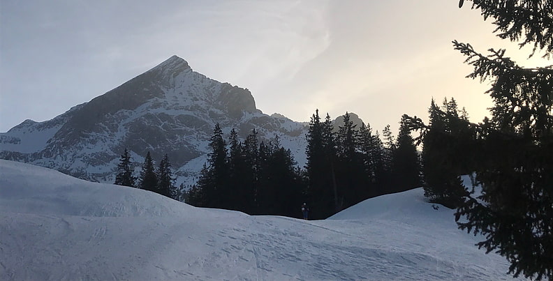 Aufstieg mit Aussicht: Die Alpspitze (2628 m) kurz unterhalb des Kreuzeckhauses.