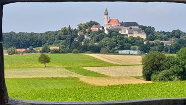 Blick auf Kloster Andechs