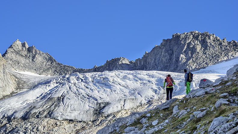 Über die letzten Gletscherreste zum 3303 Meter hohen Gipfel der Reichenspitze