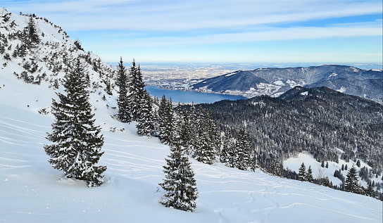 Auf dem Weg zum Hirschberg mit Blick auf den Tegernsee, 10. Dezember 2021