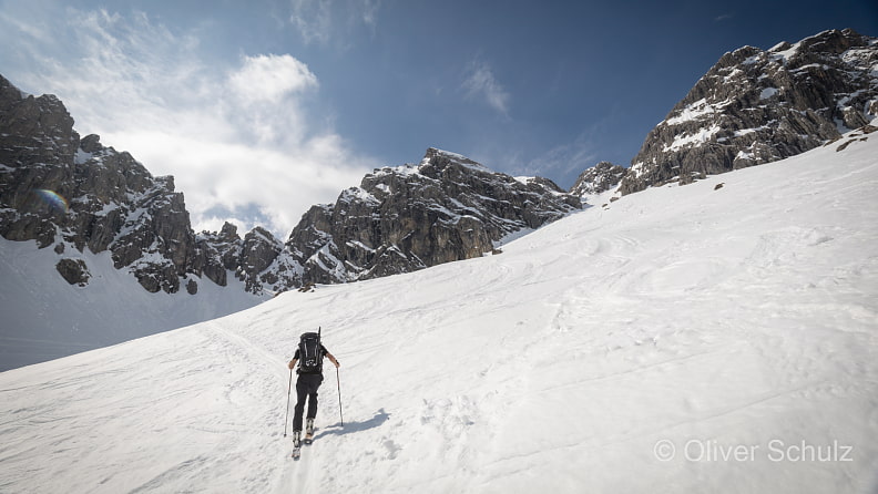 Alpines Ambiente: Die Schafalpenköpfe begleiten auf dem Weg zum Elfer.