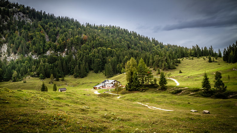 Das Höhlensteinhaus (1233 m) hoch über dem Inntal 
