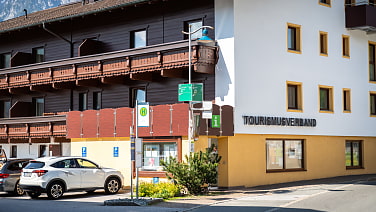 Münchner Bergbus Haltestelle Walchsee Ort 