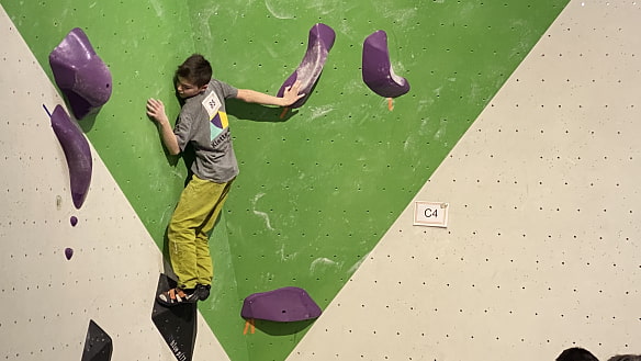 Andreas Georgantopoulos mit viel Gefühl im vierten Boulder