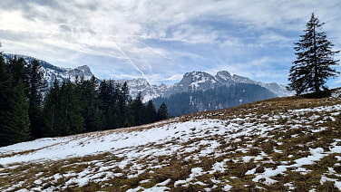 Blick auf Brauneck und Benewandmassive