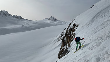 Aufstieg zum Schalfkogel. Im Hintergrund die Hochwilde.