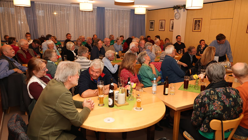 Beim Sportwirt feiern wir bei gutem Essen das fünfzigjährige Jubiläum unserer Ortsgruppe.