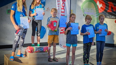 Podium D-Jugend weiblich: Nia Neumeister (11 Jahre, 3.v.r.) wird Vierte.