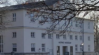 Alpines Museum mit dem neuen Haupteingang auf der Vorderseite