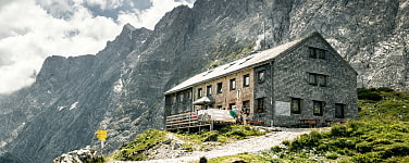 zur Hütte